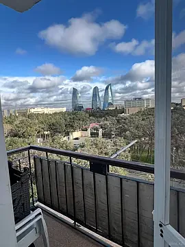 Satılır 4 otaqlı mənzil 100 m²