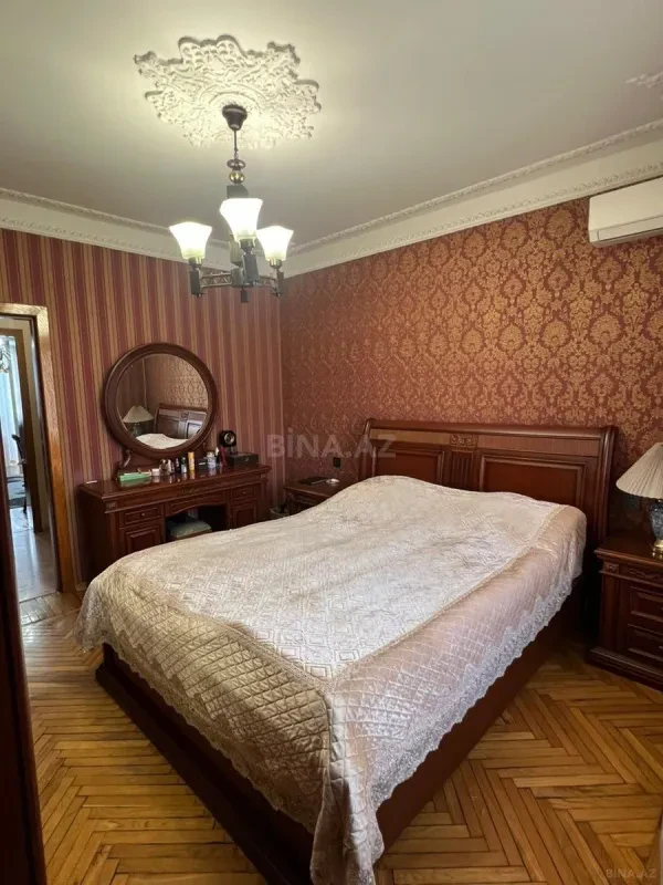 Satılır 4 otaqlı mənzil 100 m²