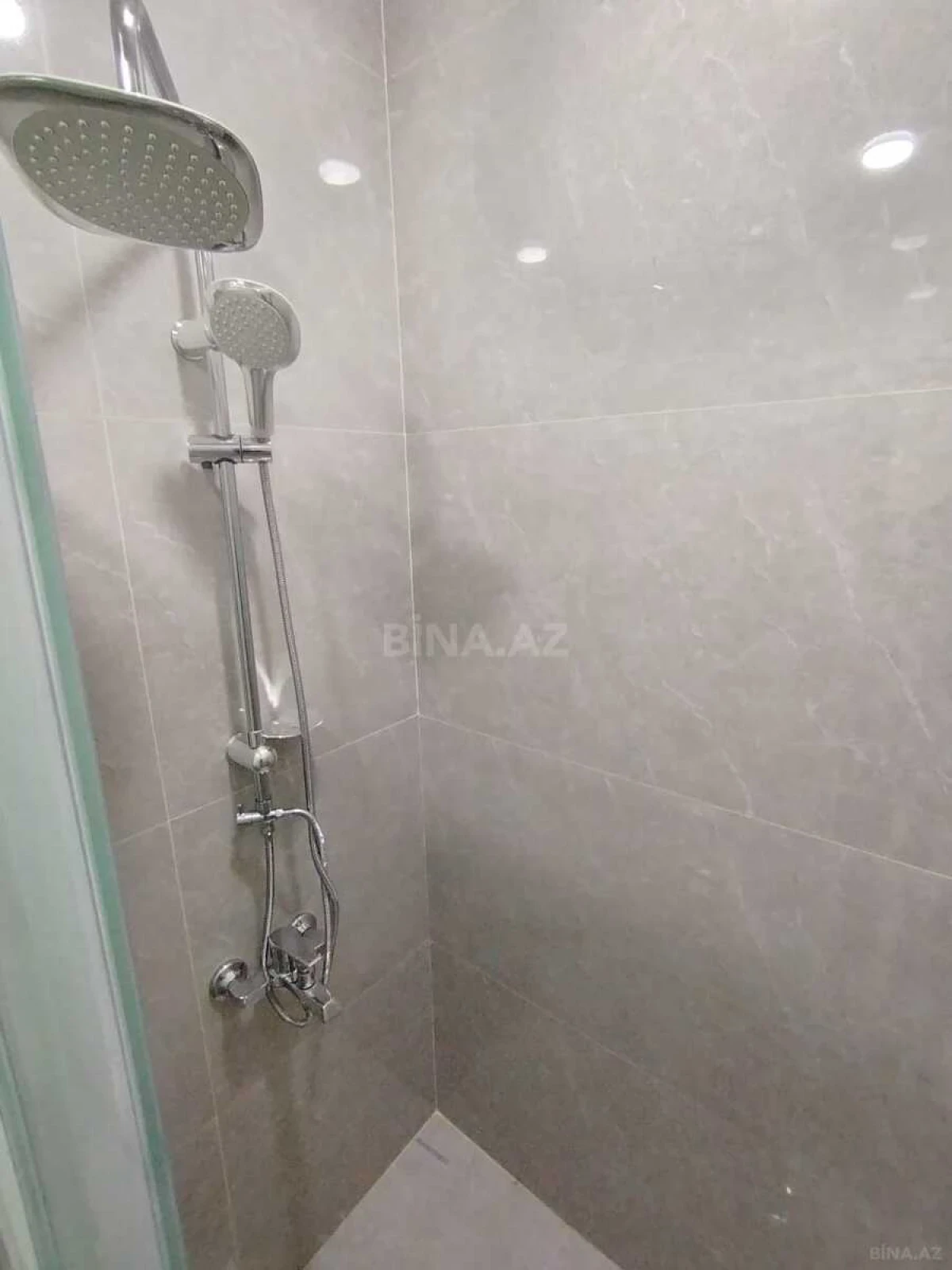 Satılır 2 otaqlı mənzil 75 m²