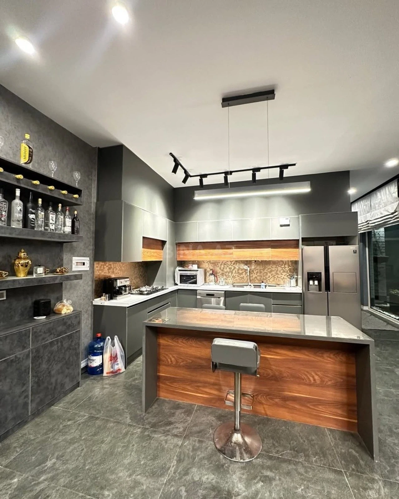 Kirayə verilir 5 otaqlı həyət evi 300 m²
