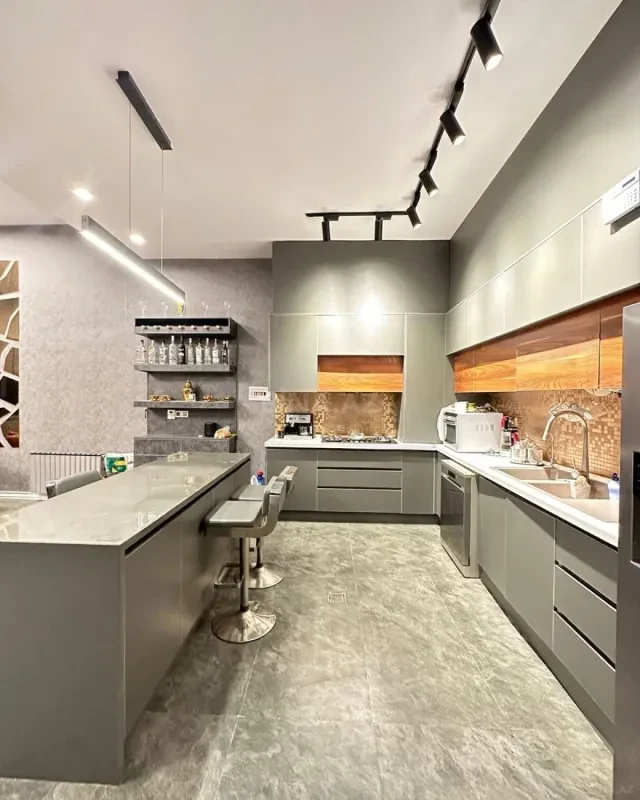 Kirayə verilir 5 otaqlı həyət evi 300 m²