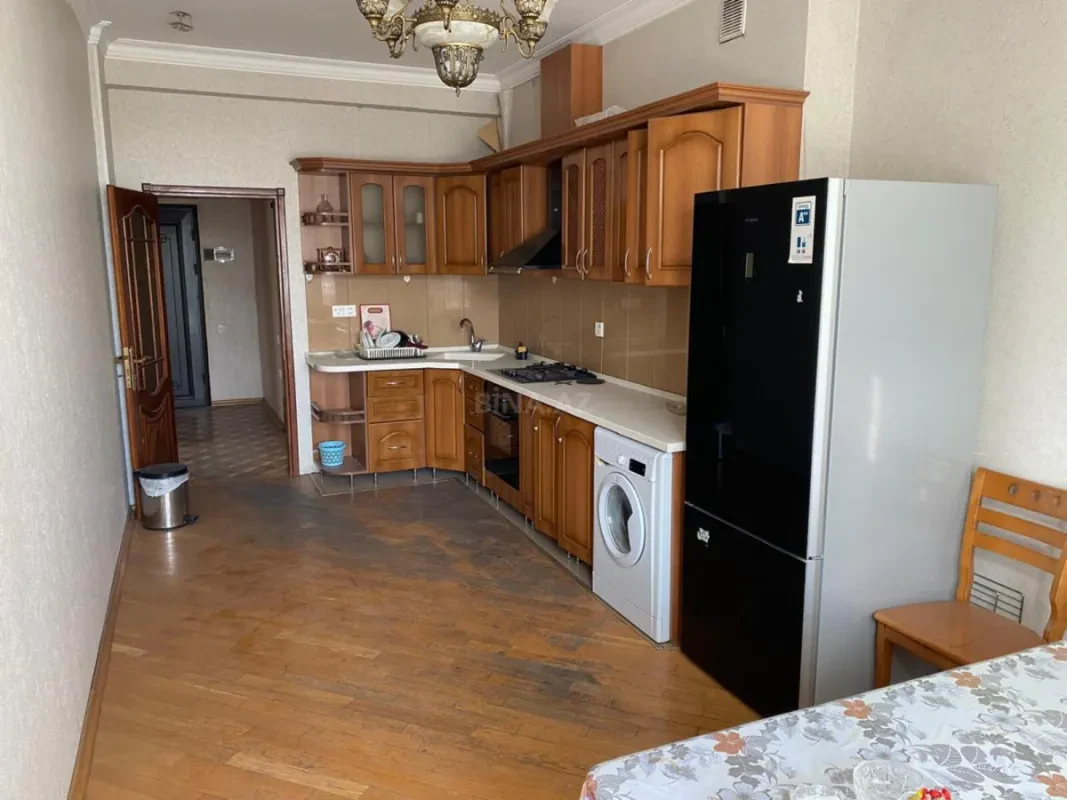 Kirayə verilir 2 otaqlı mənzil 80 m²