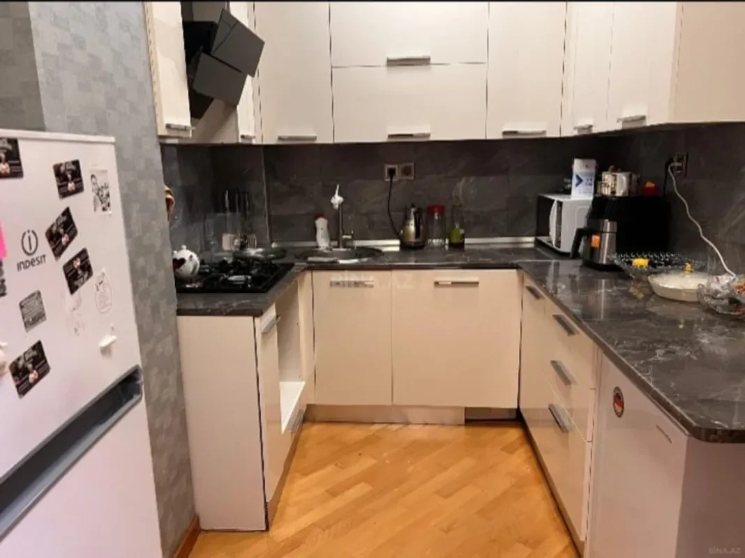 Kirayə verilir 2 otaqlı mənzil 80 m²
