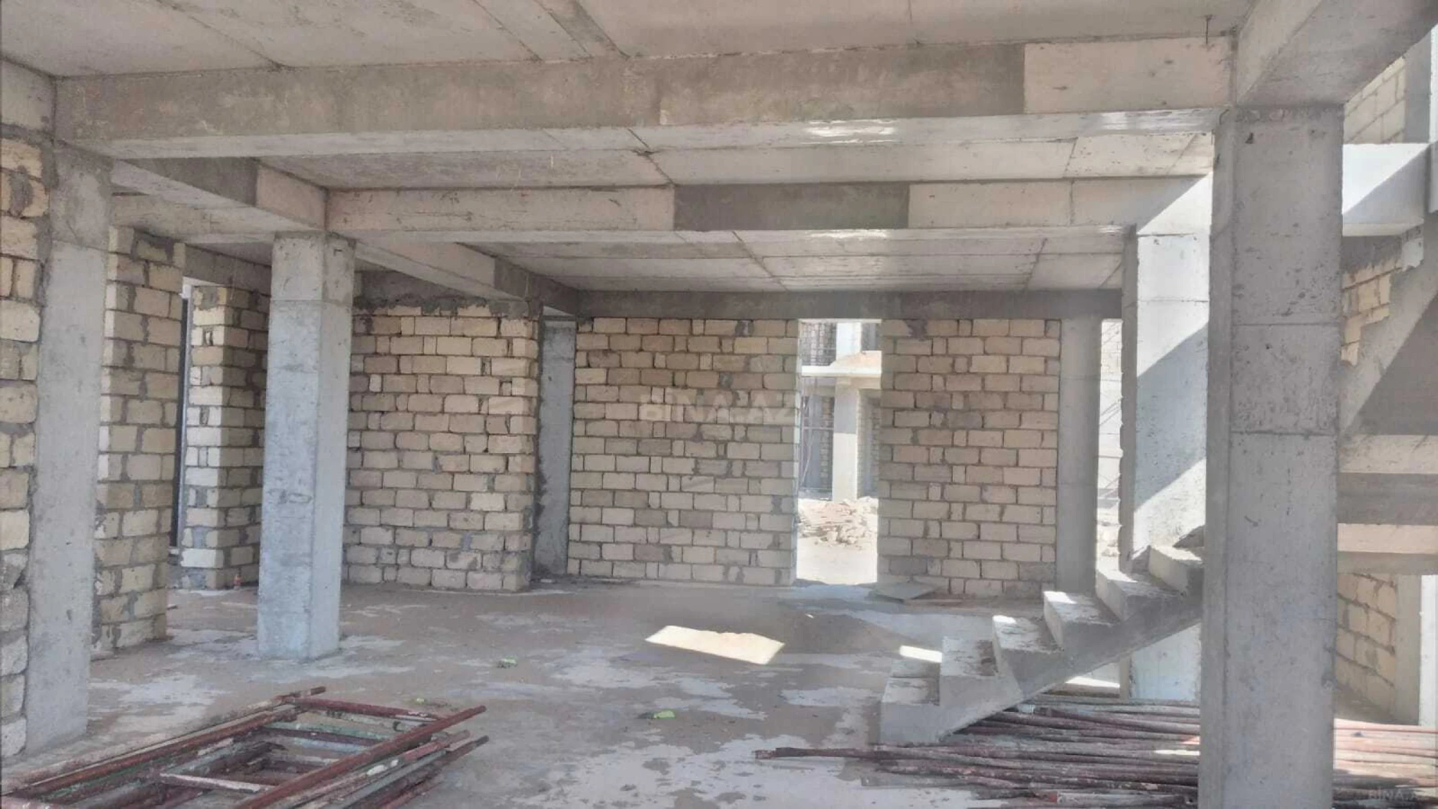 Satılır 5 otaqlı həyət evi 200 m²