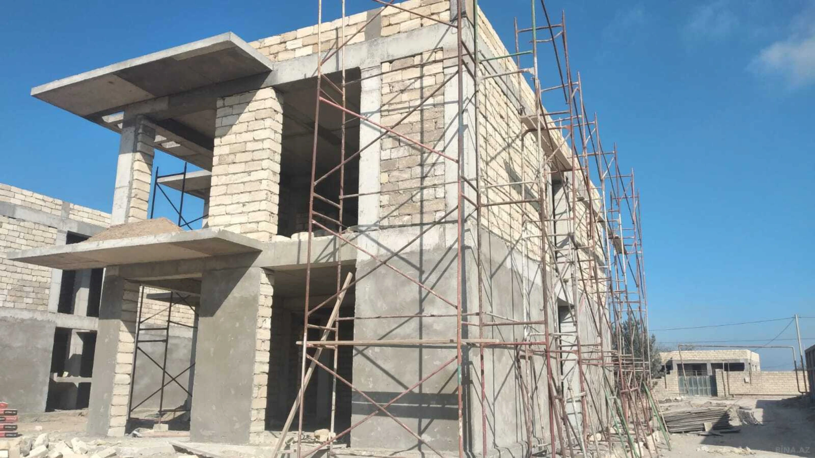 Satılır 5 otaqlı həyət evi 200 m²