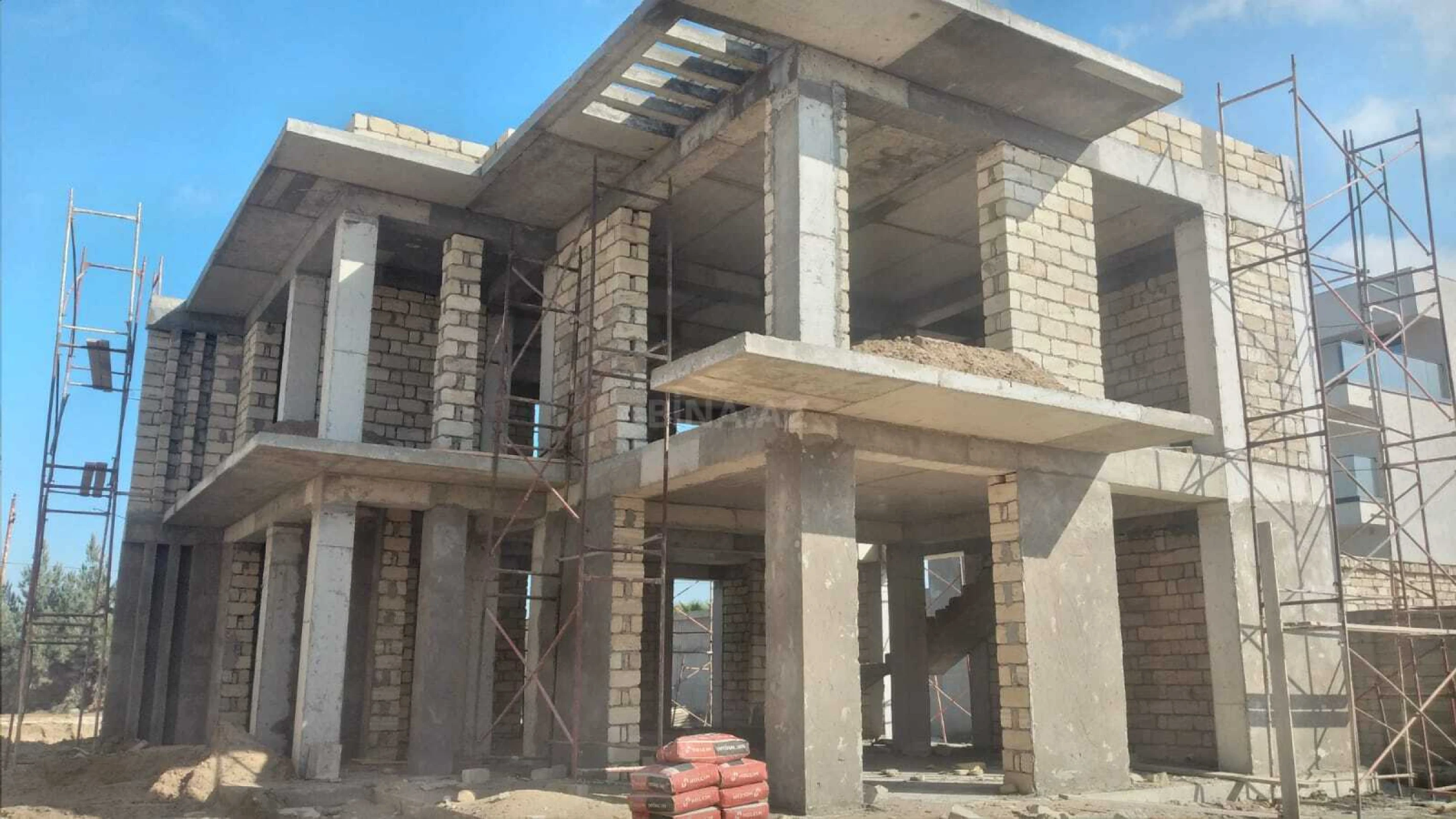 Satılır 5 otaqlı həyət evi 200 m²