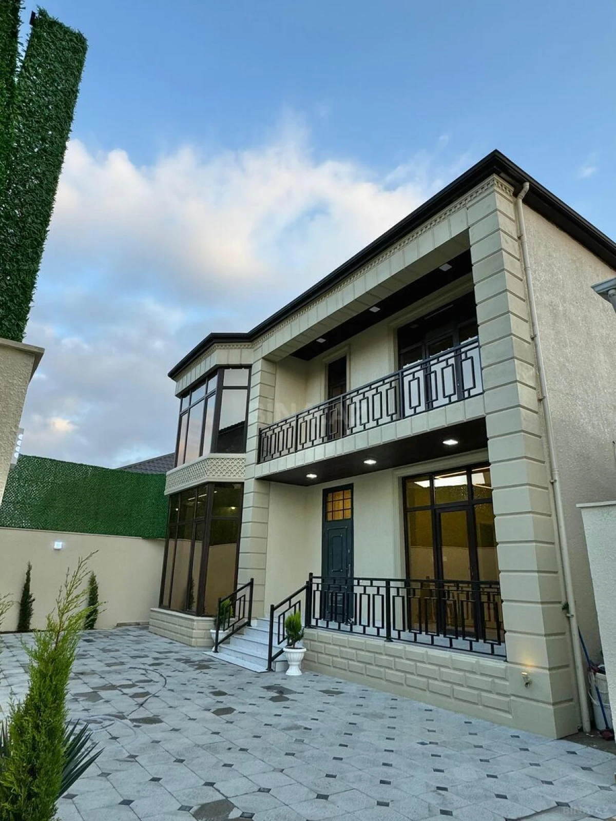 Satılır 7 otaqlı həyət evi 220 m²
