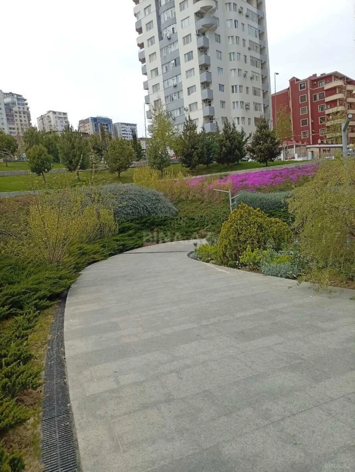 Satılır 2 otaqlı mənzil 65 m²