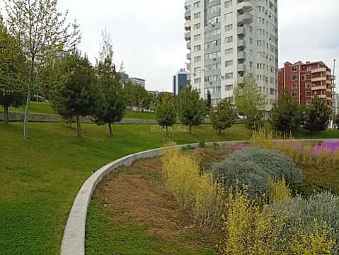 Satılır 2 otaqlı mənzil 65 m²