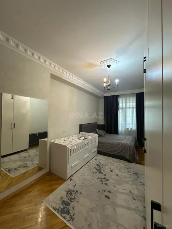 Satılır 2 otaqlı mənzil 82 m²