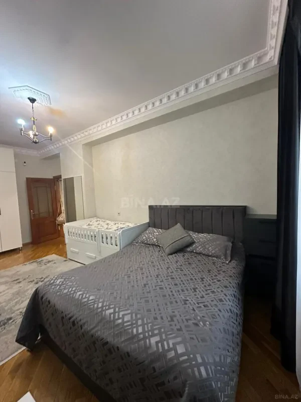 Satılır 2 otaqlı mənzil 82 m²