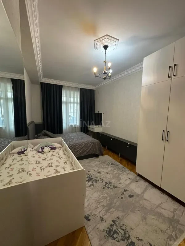Satılır 2 otaqlı mənzil 82 m²