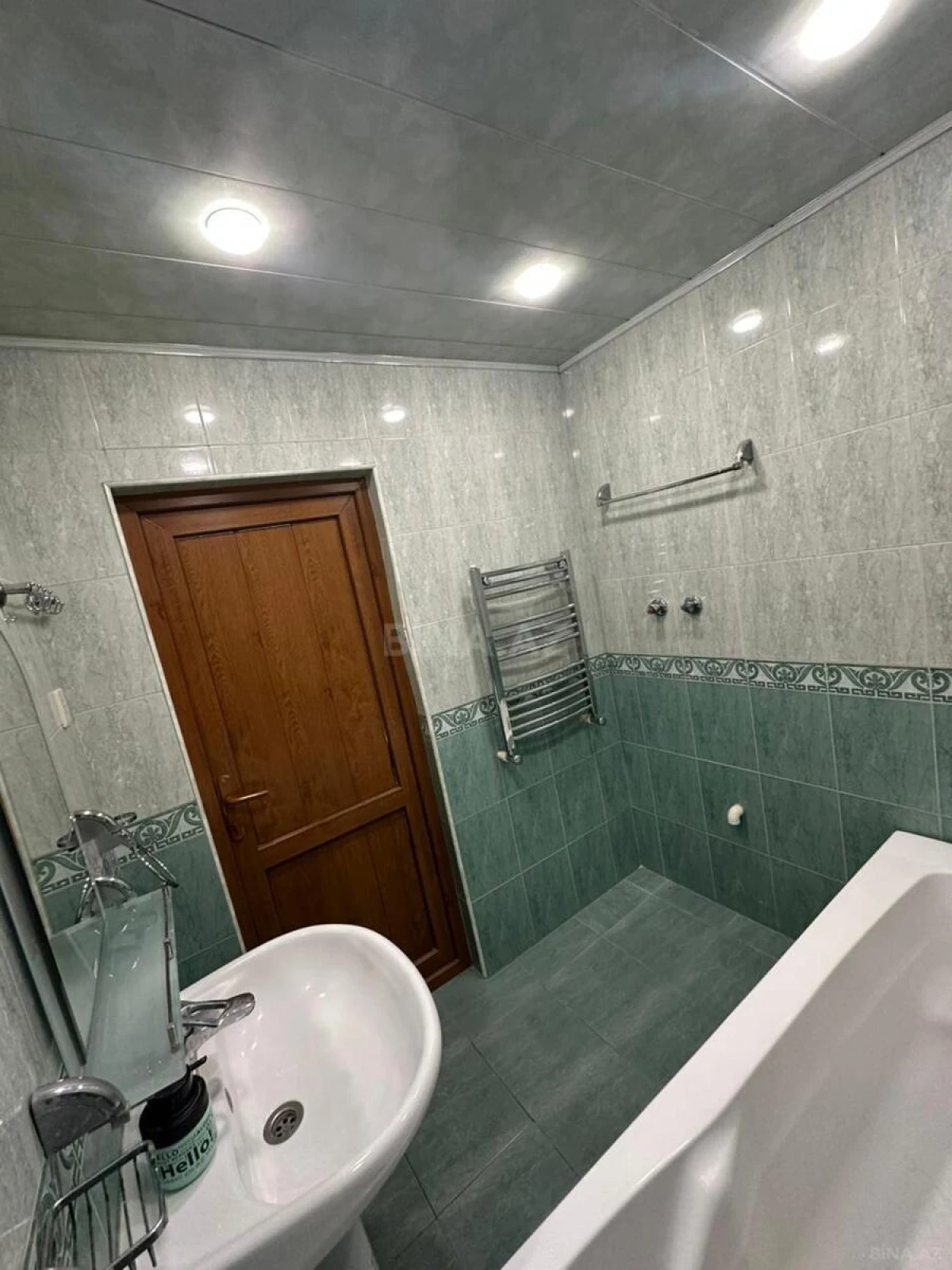 Satılır 2 otaqlı mənzil 82 m²