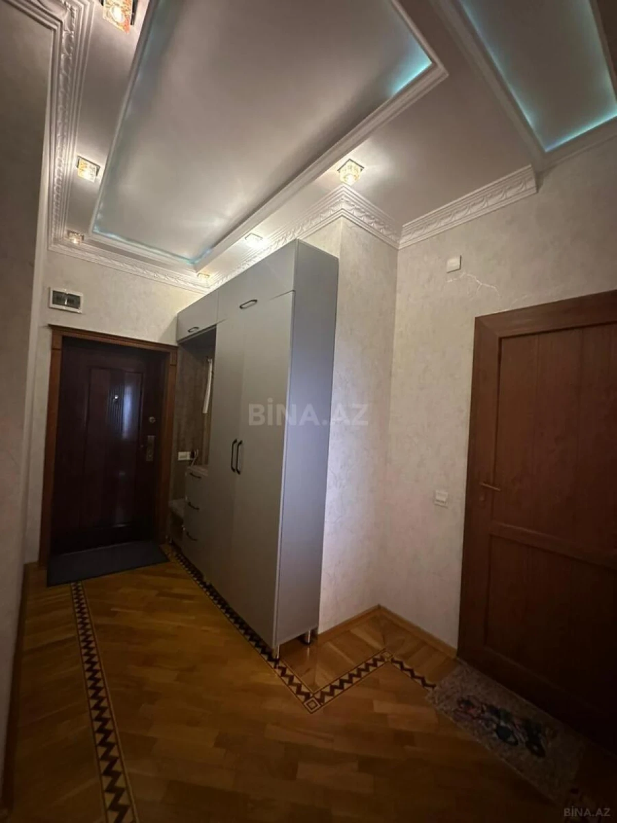 Satılır 2 otaqlı mənzil 82 m²