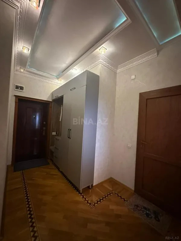 Satılır 2 otaqlı mənzil 82 m²