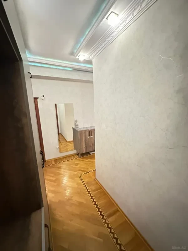 Satılır 2 otaqlı mənzil 82 m²
