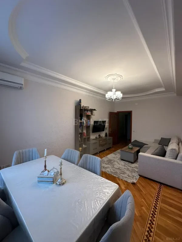 Satılır 2 otaqlı mənzil 82 m²