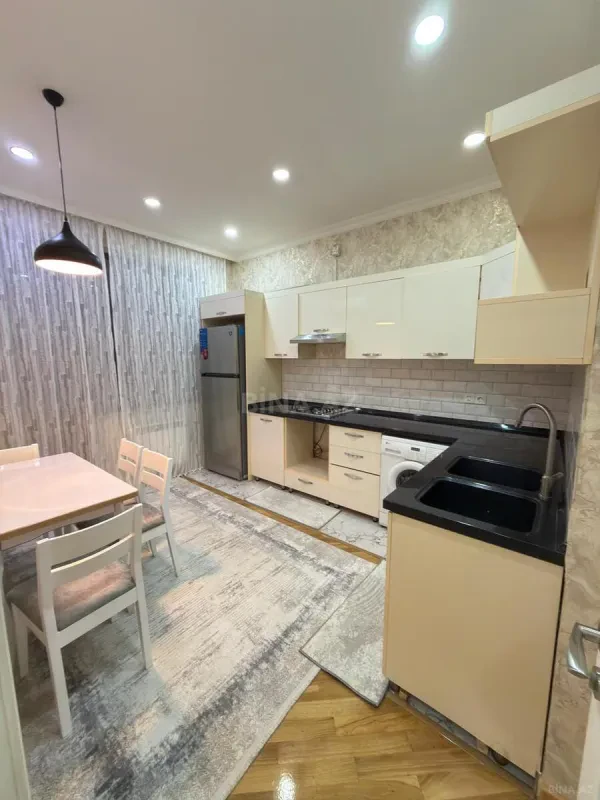 Kirayə verilir 2 otaqlı mənzil 70 m²