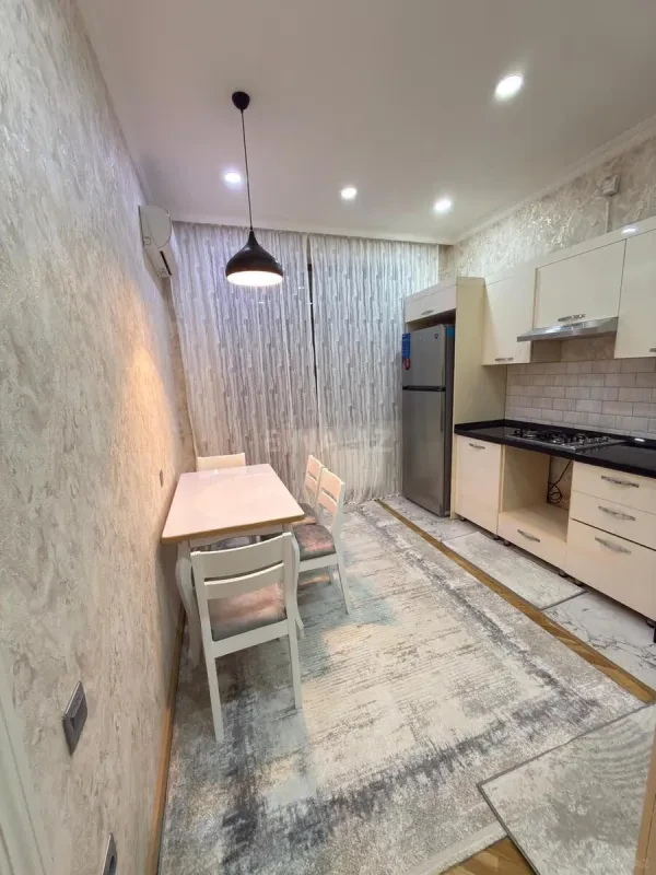 Kirayə verilir 2 otaqlı mənzil 70 m²