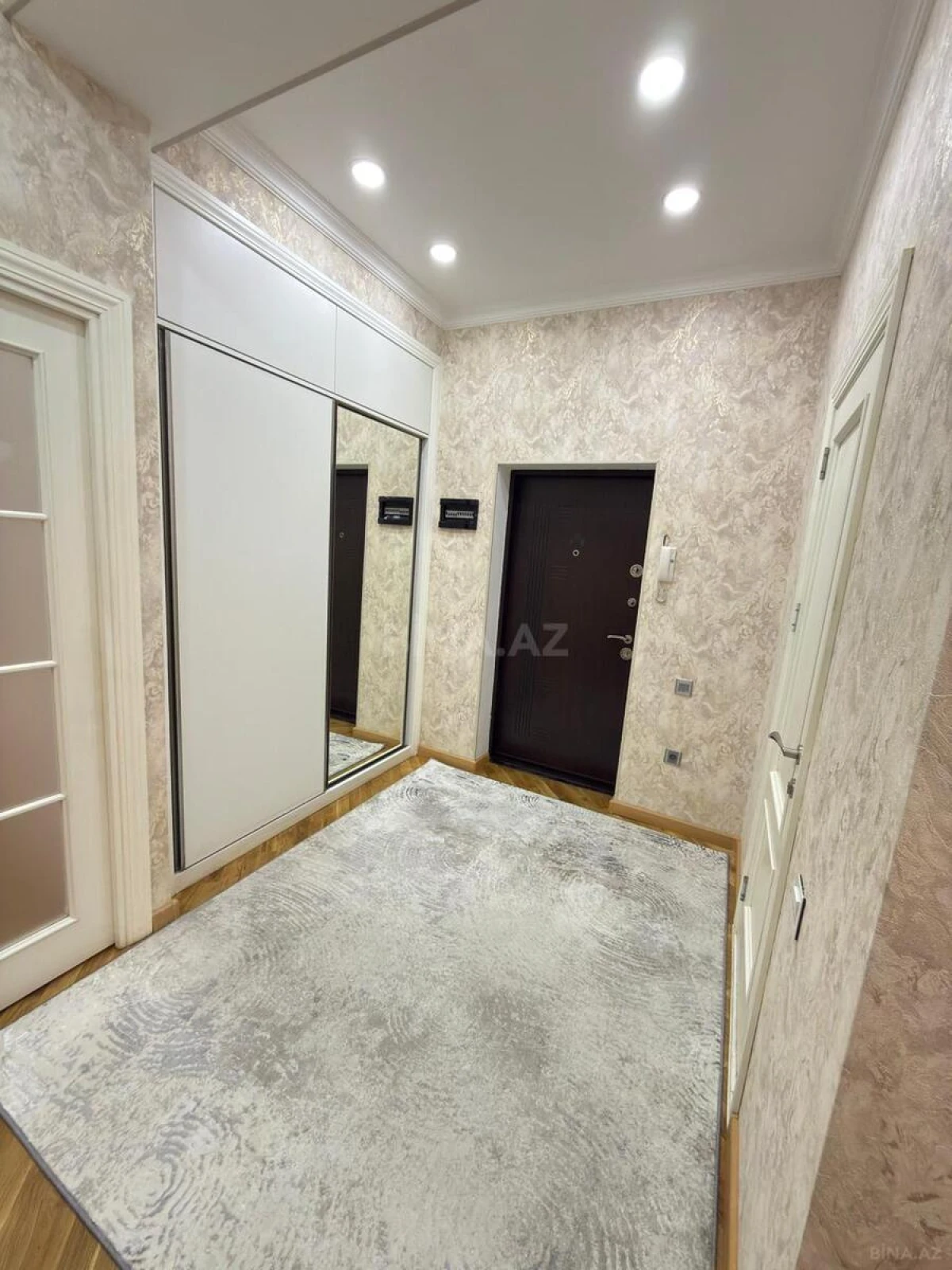Kirayə verilir 2 otaqlı mənzil 70 m²