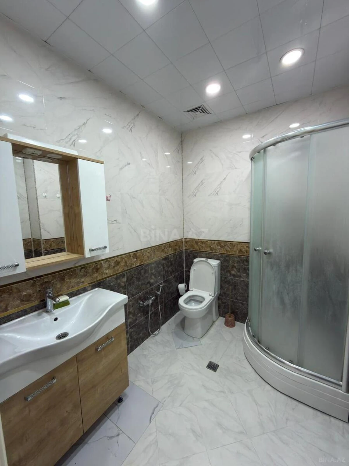 Kirayə verilir 2 otaqlı mənzil 70 m²