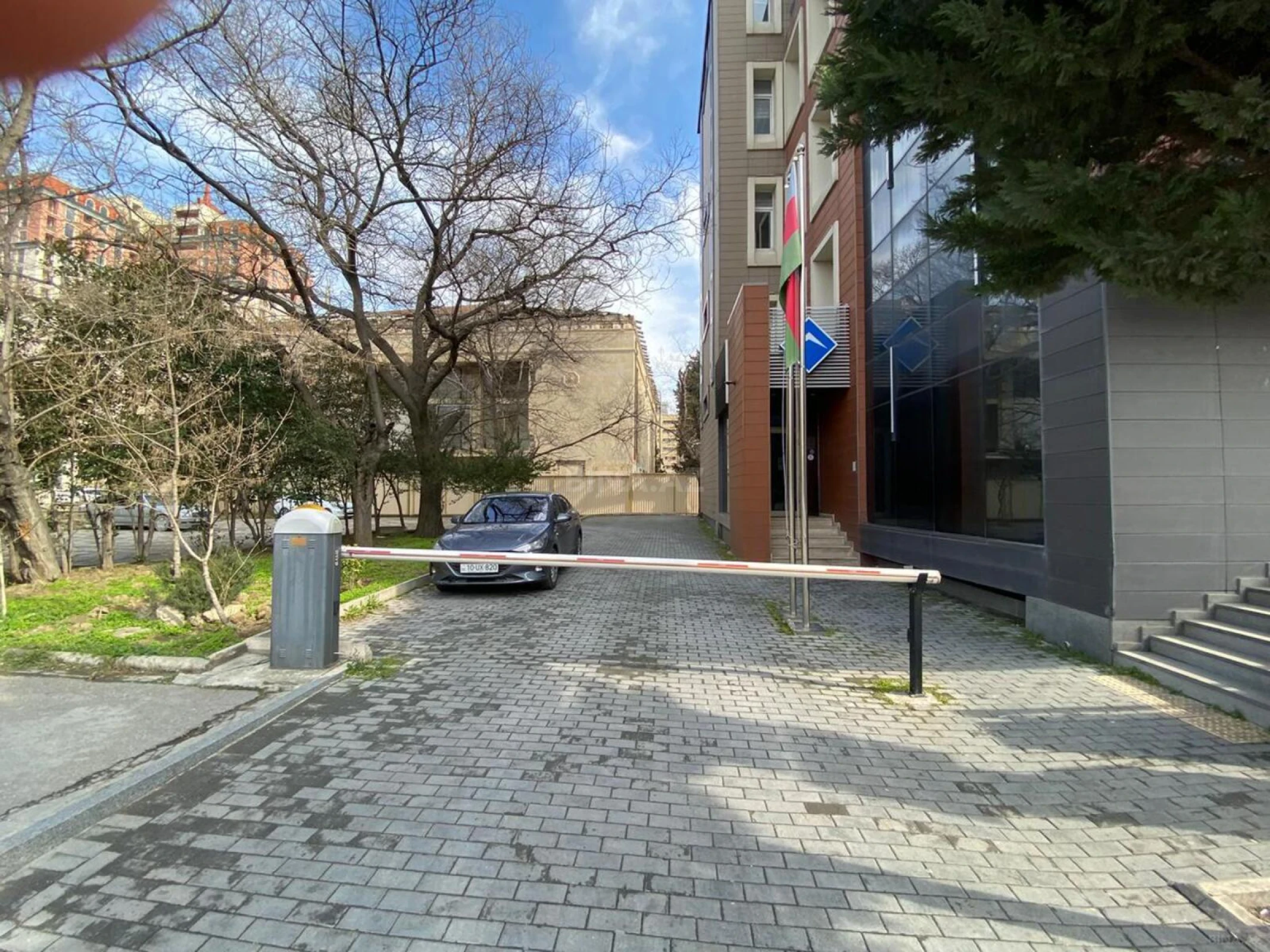 Kirayə verilir 20 otaqlı ofis 1250 m²