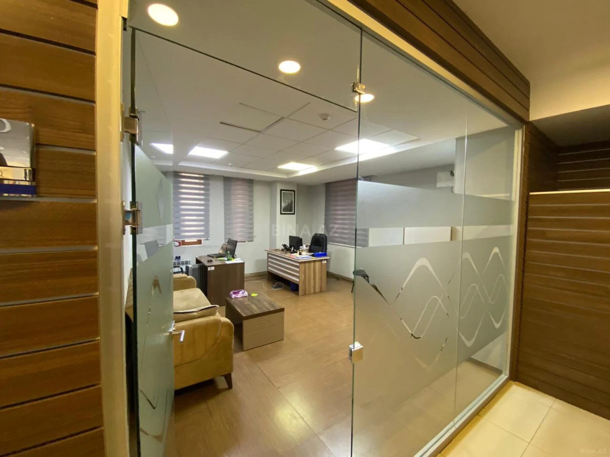 Kirayə verilir 20 otaqlı ofis 1250 m²