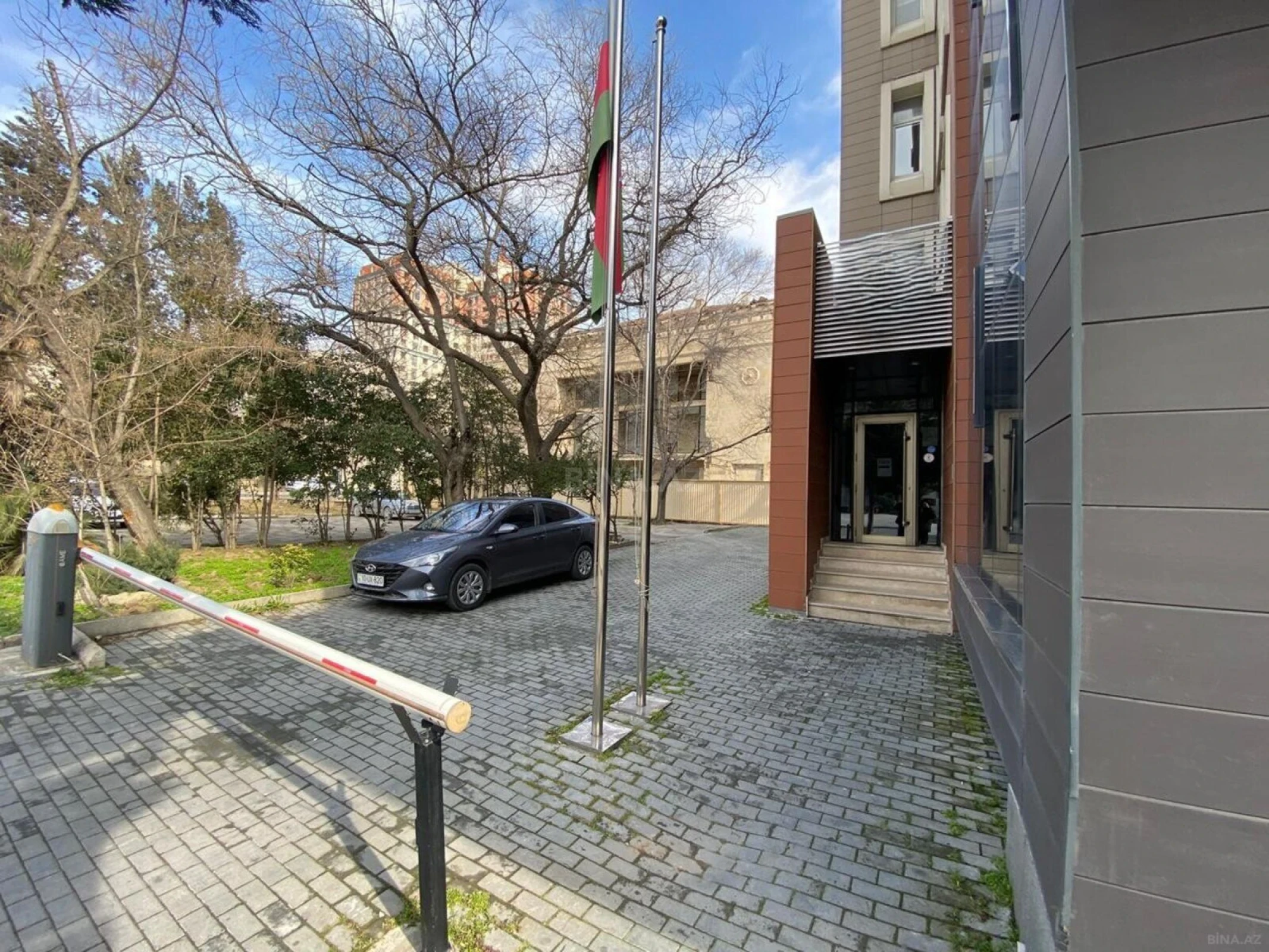 Kirayə verilir 20 otaqlı ofis 1250 m²
