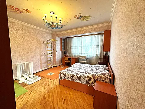 Kirayə verilir 3 otaqlı mənzil 130 m²