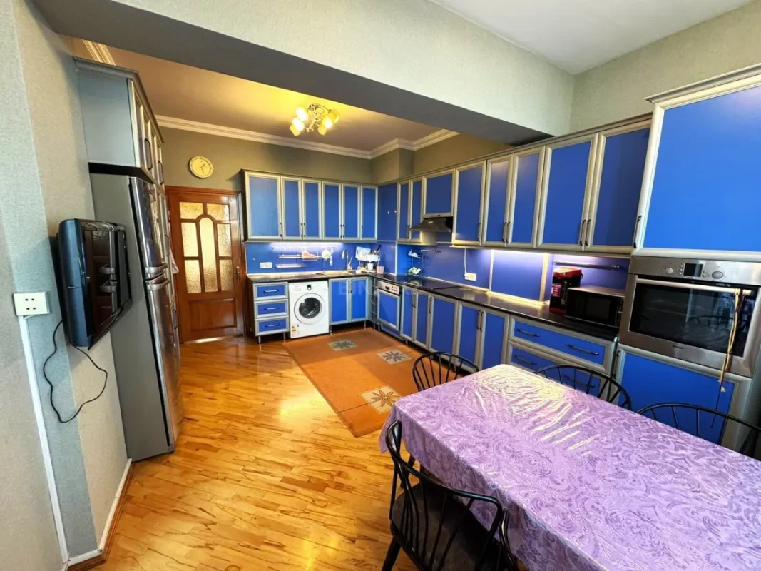 Kirayə verilir 3 otaqlı mənzil 130 m²