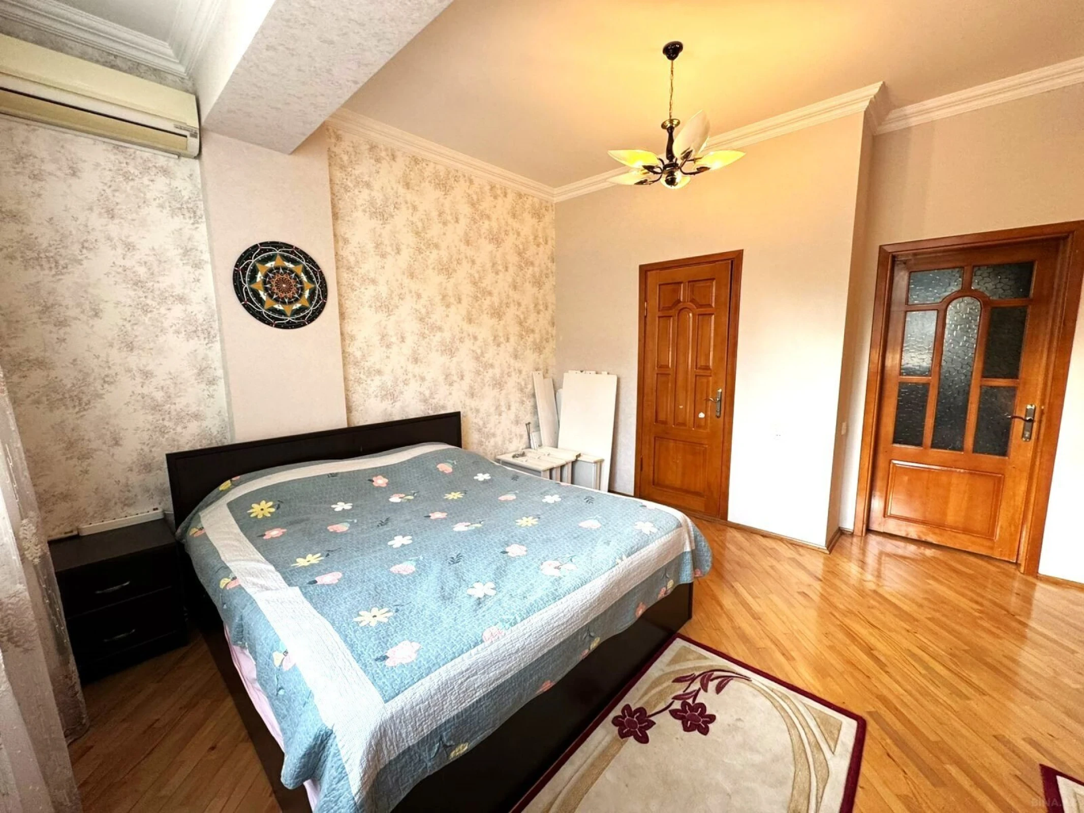 Kirayə verilir 3 otaqlı mənzil 130 m²