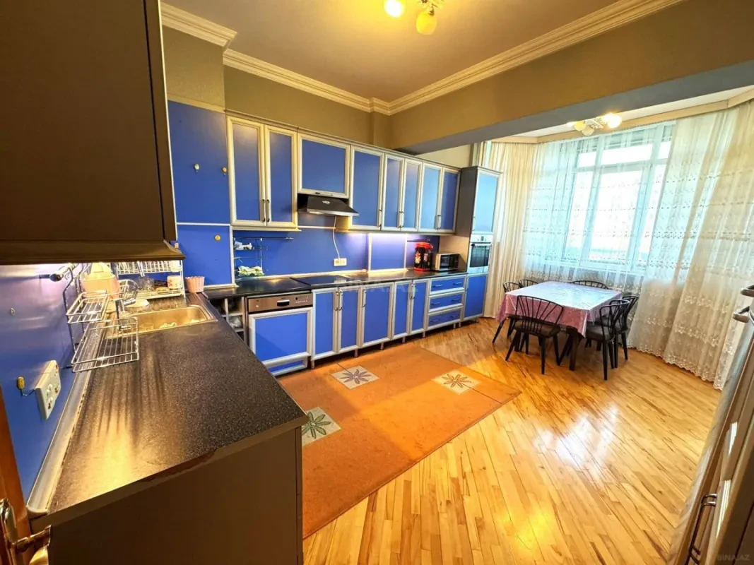 Kirayə verilir 3 otaqlı mənzil 130 m²