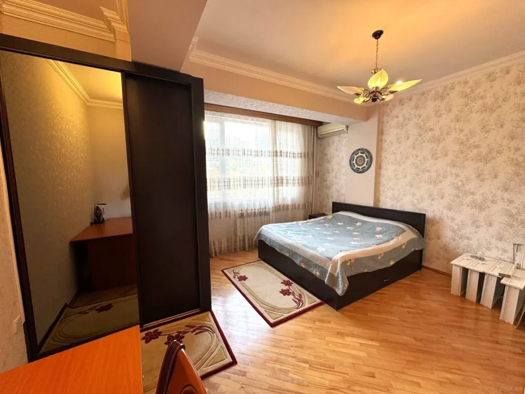 Kirayə verilir 3 otaqlı mənzil 130 m²