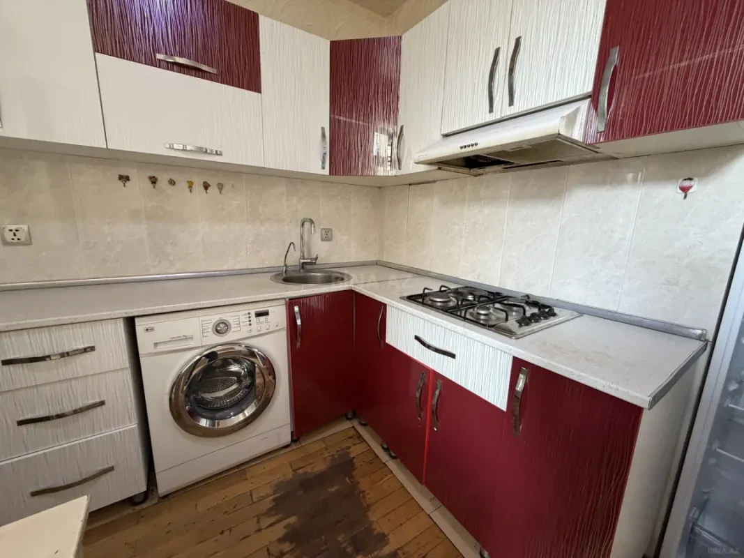 Kirayə verilir 2 otaqlı mənzil 90 m²