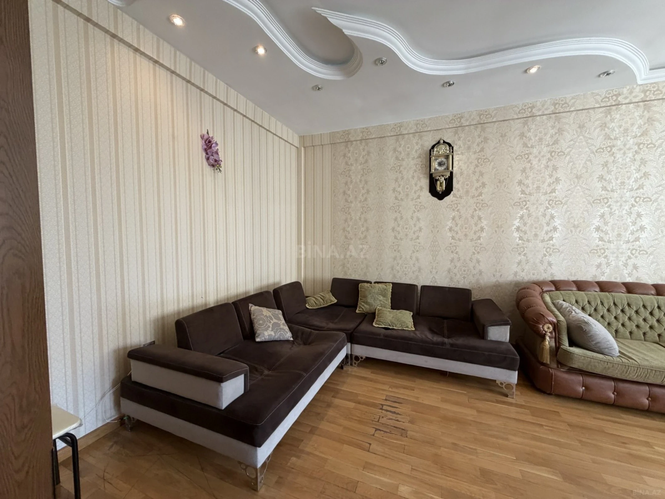 Kirayə verilir 2 otaqlı mənzil 90 m²