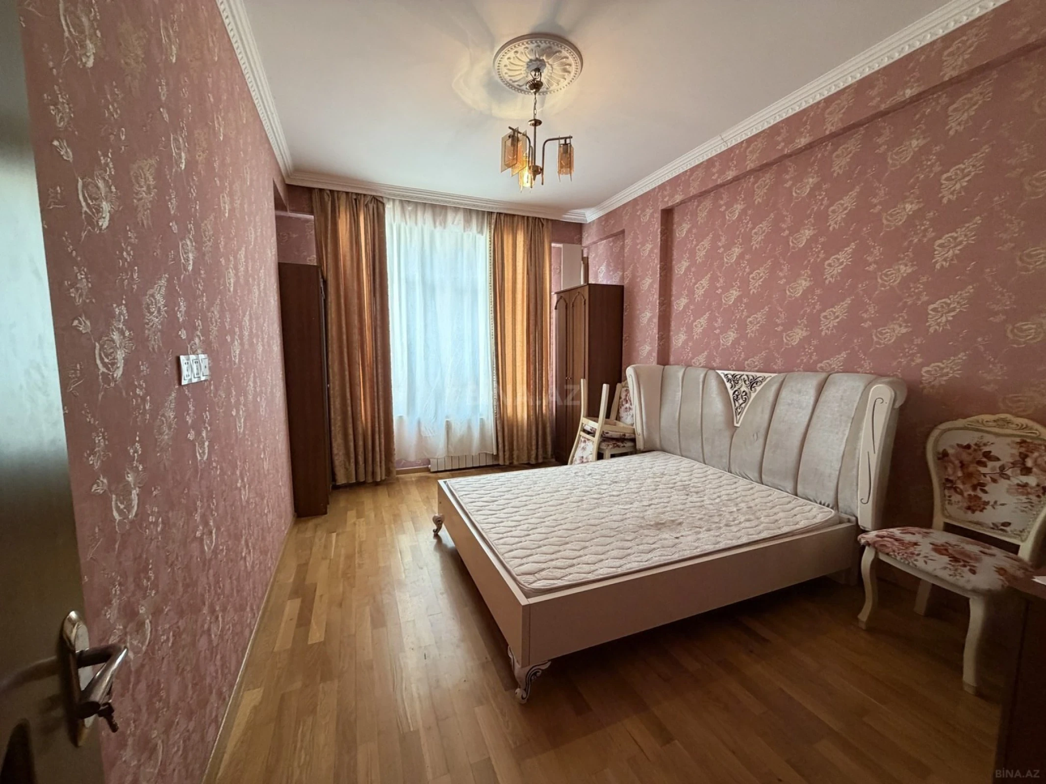 Kirayə verilir 2 otaqlı mənzil 90 m²