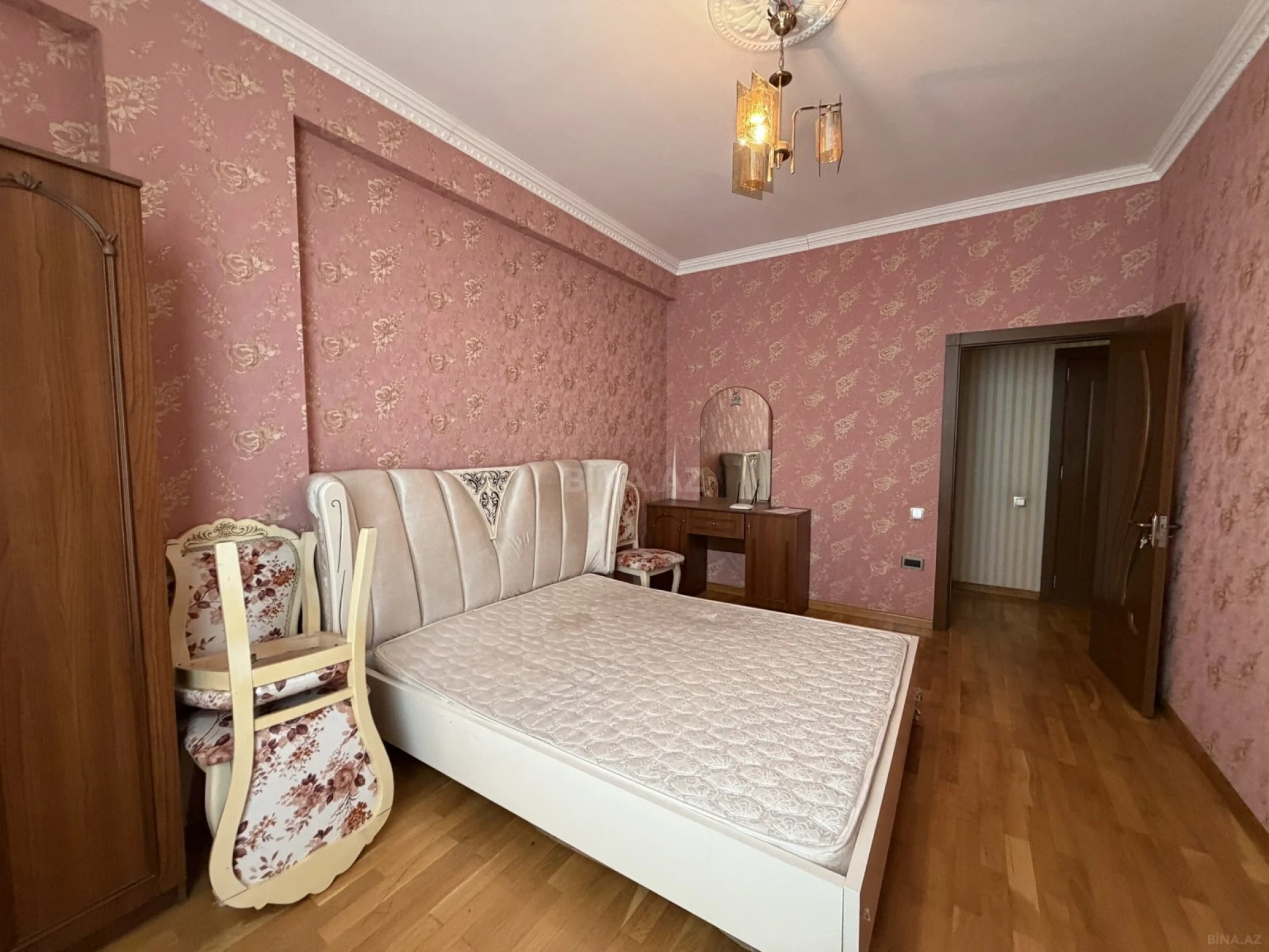 Kirayə verilir 2 otaqlı mənzil 90 m²