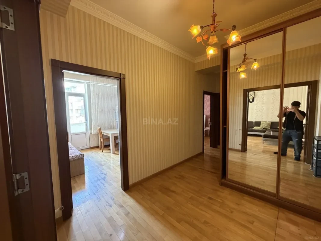 Kirayə verilir 2 otaqlı mənzil 90 m²