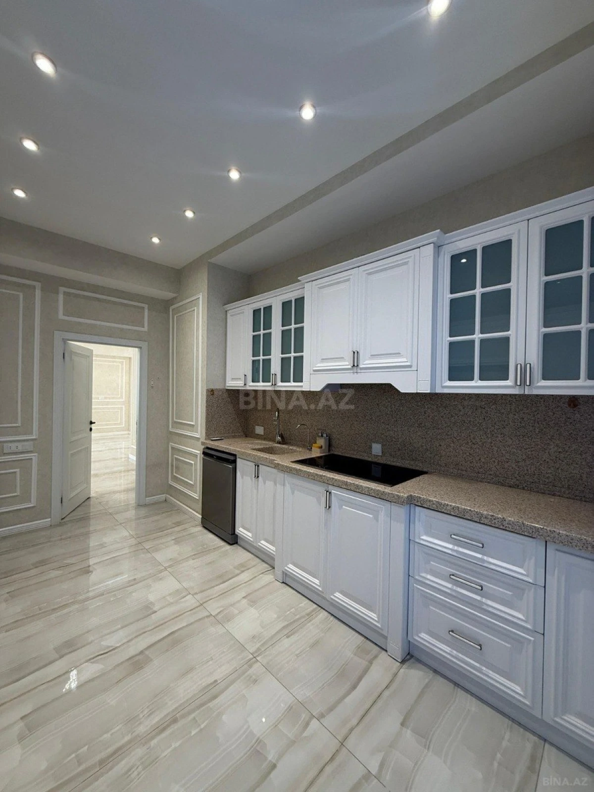 Kirayə verilir 5 otaqlı ofis 210 m²