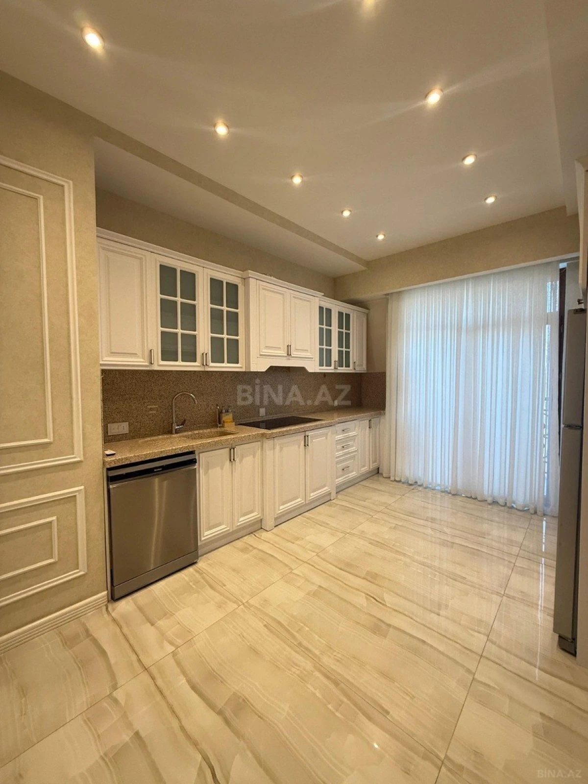 Kirayə verilir 5 otaqlı ofis 210 m²