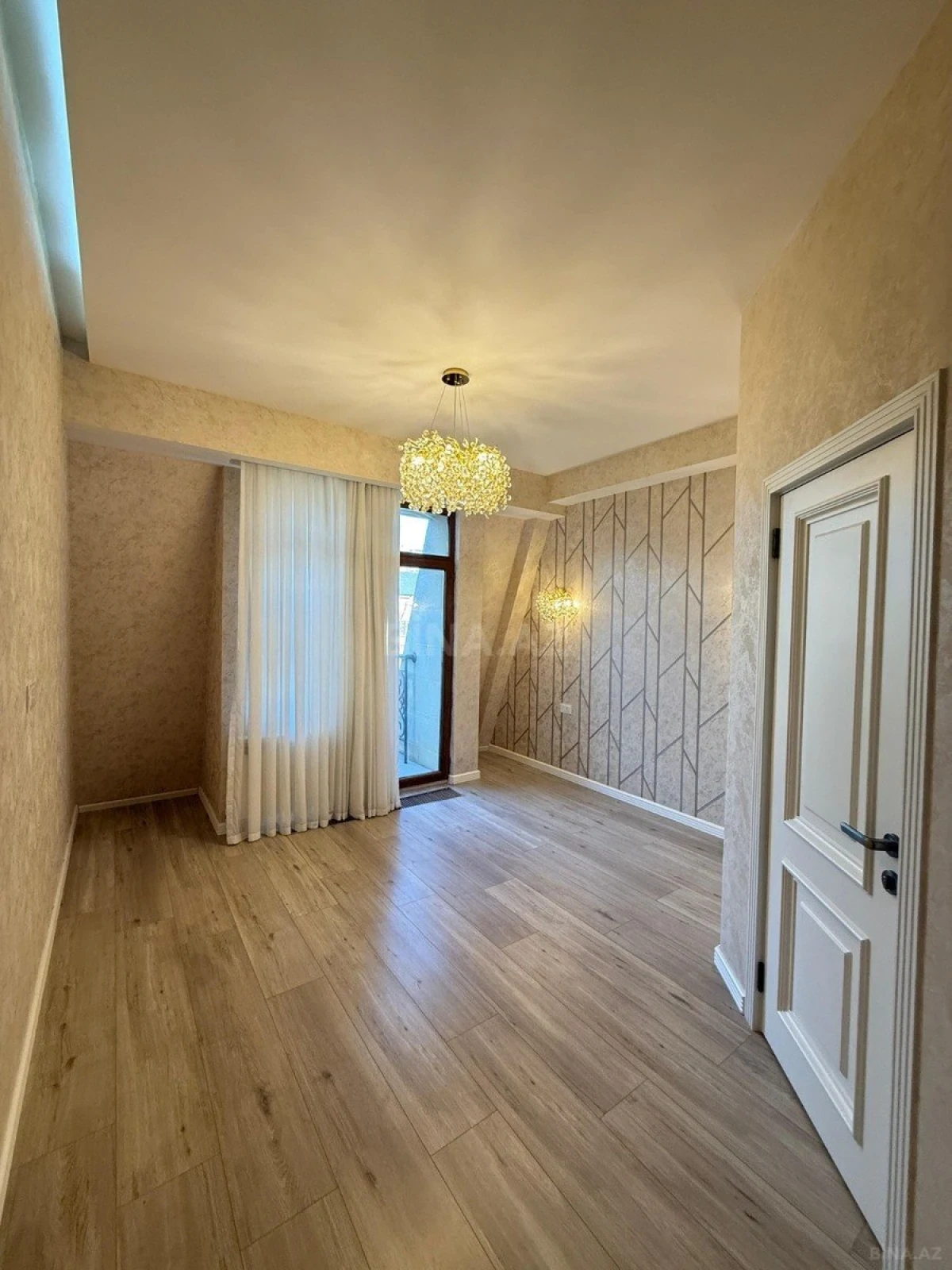 Kirayə verilir 5 otaqlı ofis 210 m²