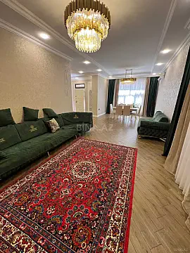 Satılır 7 otaqlı həyət evi 500 m²