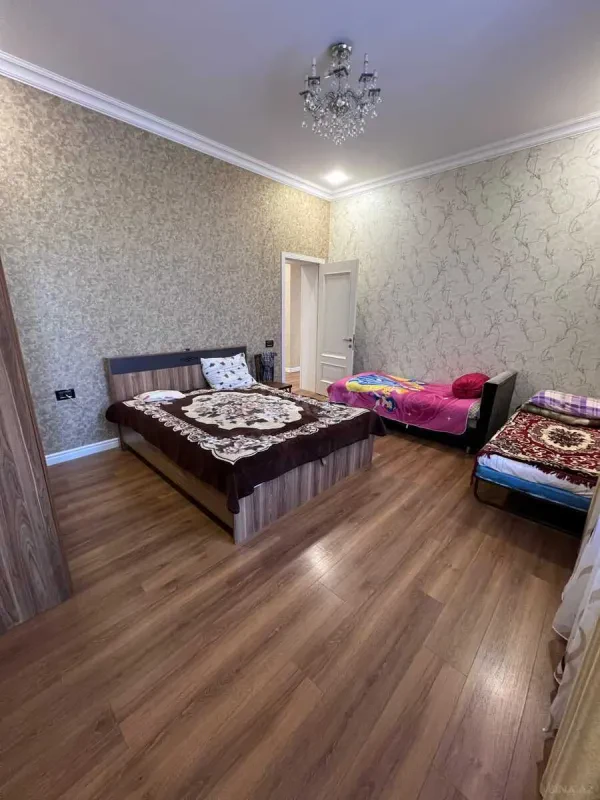 Satılır 7 otaqlı həyət evi 500 m²