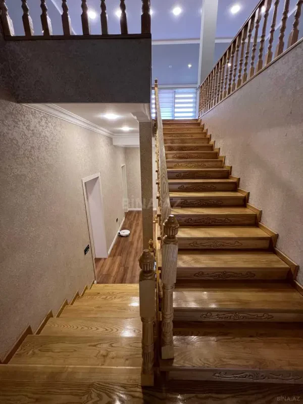 Satılır 7 otaqlı həyət evi 500 m²