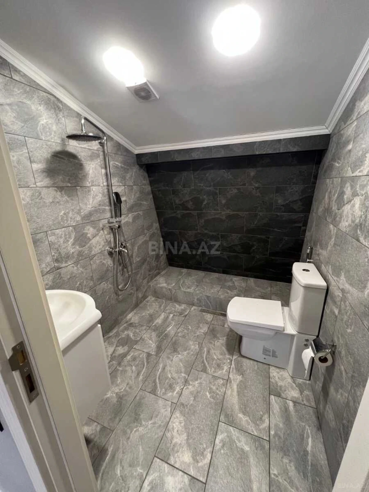 Satılır 7 otaqlı həyət evi 500 m²
