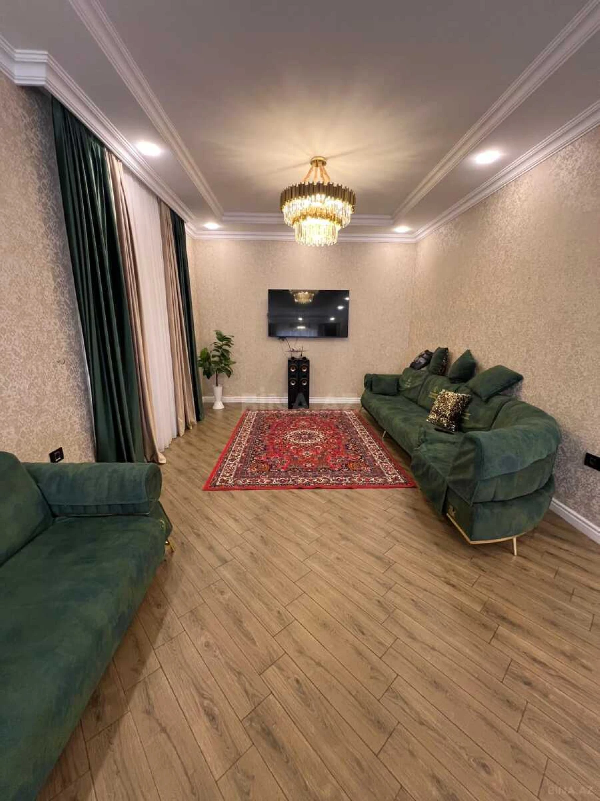 Satılır 7 otaqlı həyət evi 500 m²