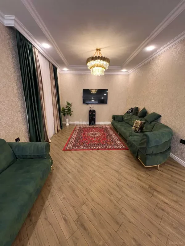 Satılır 7 otaqlı həyət evi 500 m²