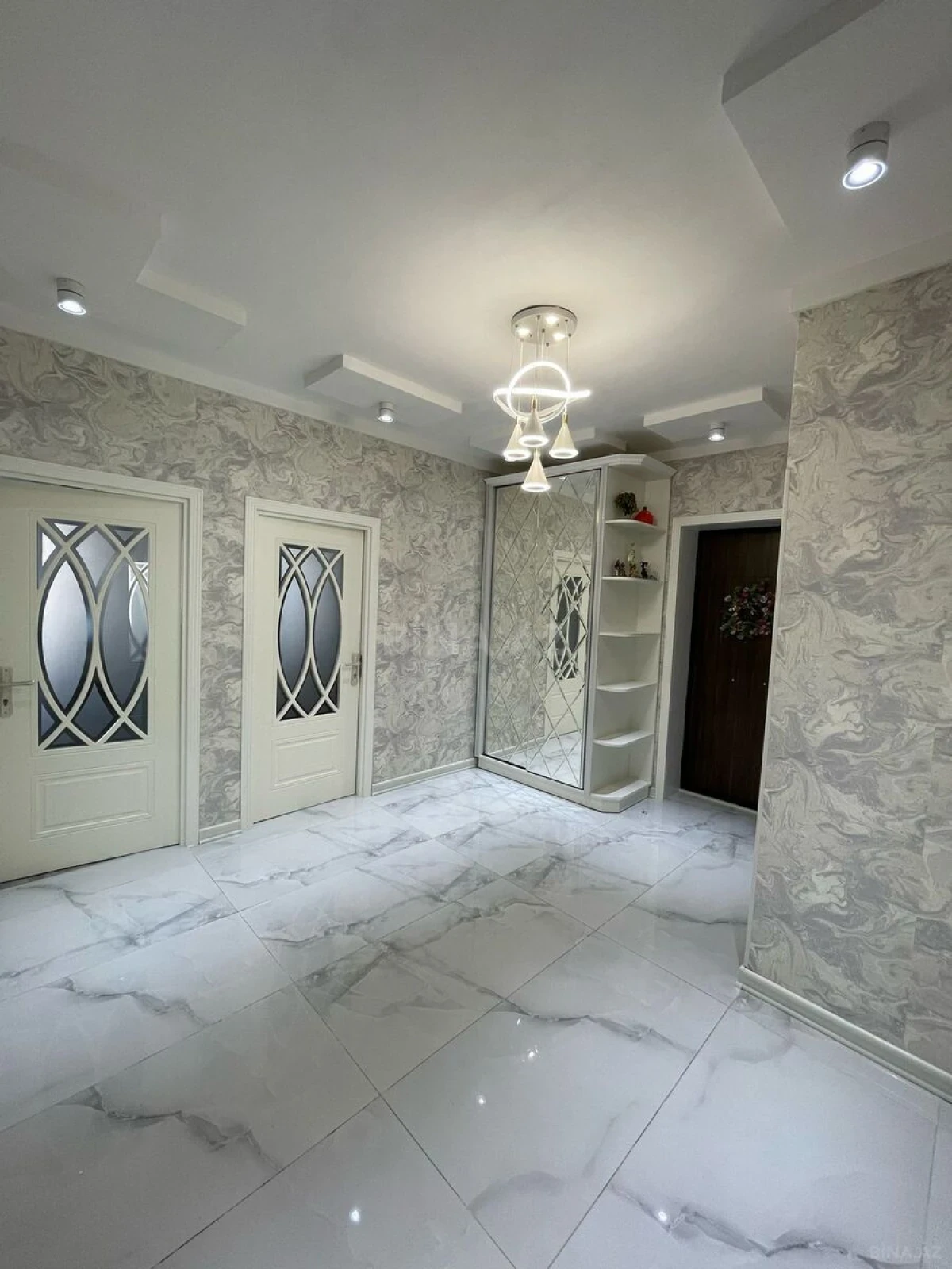 Satılır 3 otaqlı mənzil 110 m²