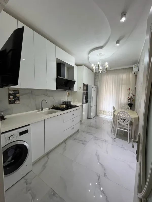 Satılır 3 otaqlı mənzil 110 m²