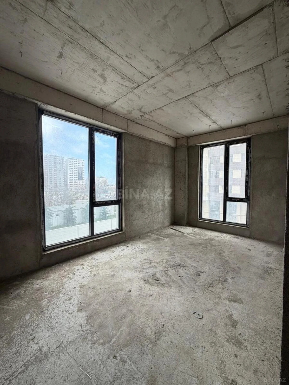 Satılır 3 otaqlı mənzil 133 m²